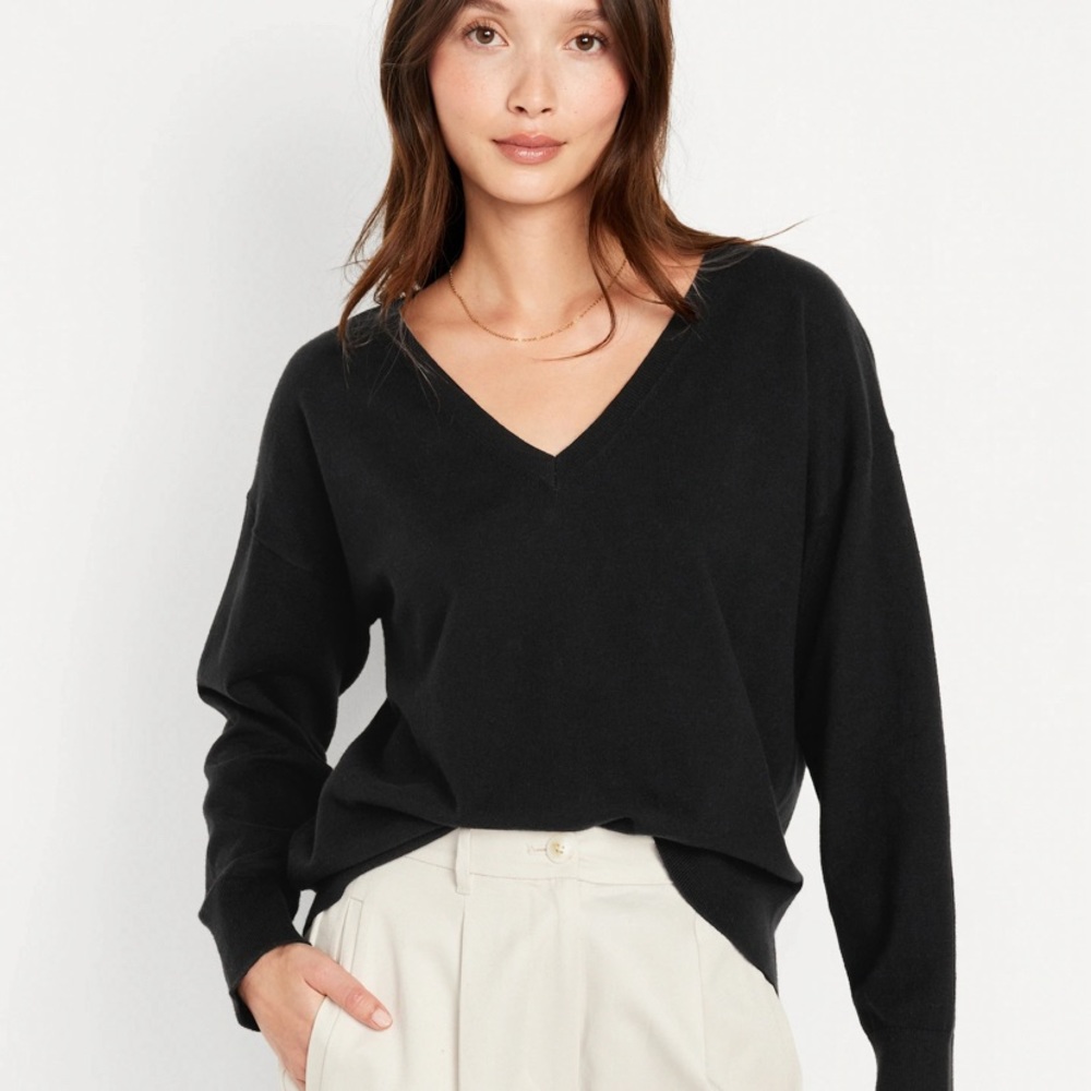 NWT Old Navy SoSoft Lite Loose Black V-Neck Sweater size XS